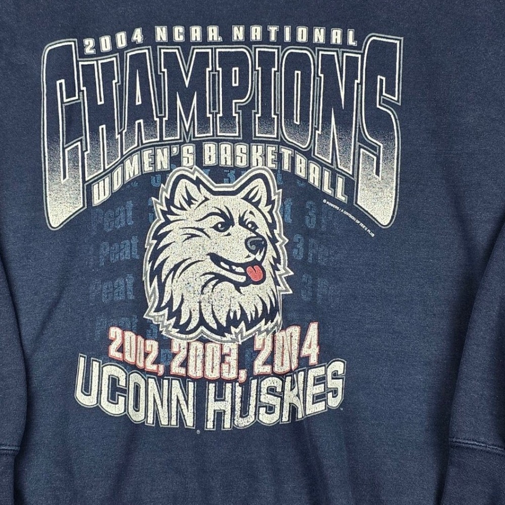 NCAA UConn Huskies Women XL Navy Blue Relaxed Fit National Champions Sweatshirt
